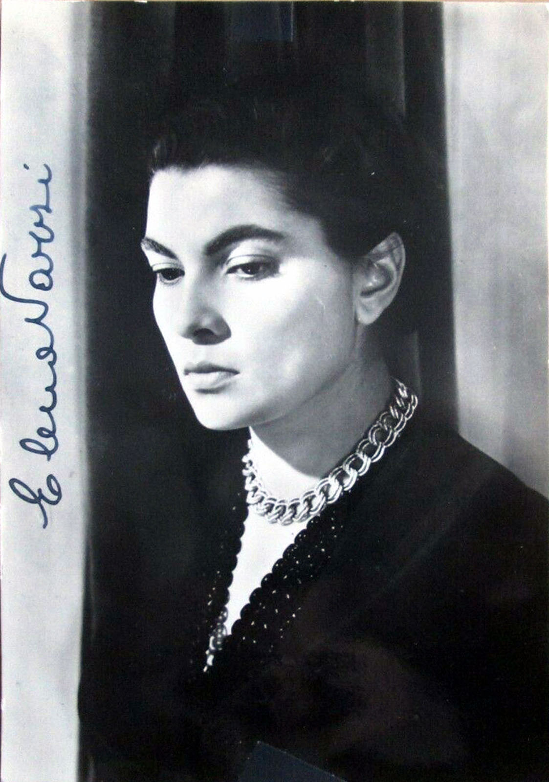 Elena Varzi Elena Varzi