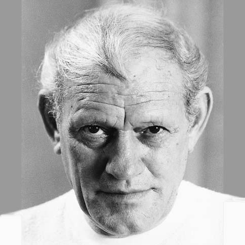Harry Andrews Harry Andrews