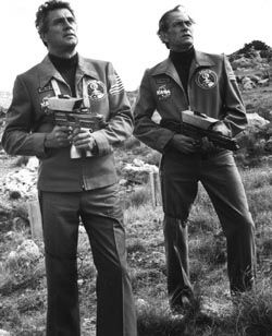 Rock Hudson y Darren McGavin atentos a las Crónicas Marcianas