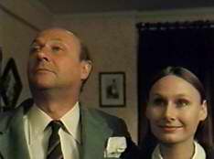 Donald Pleasence presenta a su hija (Angela Pleasence), en uno de los segmentos más trágicos de la película