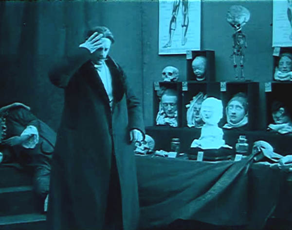 Habiendo tantas cabezas, en Figures de Cire (1913) solo duele la del protagonista