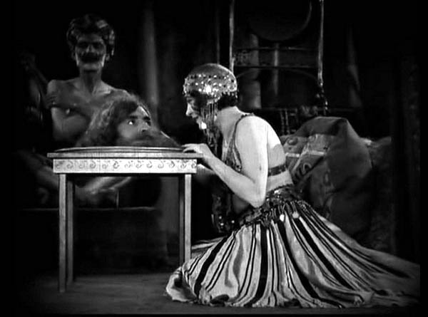 Un Théatre des Horreurs para MAD LOVE (Las Manos de Orlac-1935)