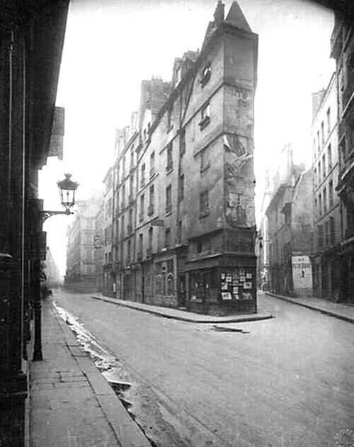 1870's, La triste calle Scribe, ventanuco a los sótanos