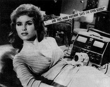 Viki Caron en una fotografía publicitaria de PLEASE DON'T TOUCH ME (1966): "¿... Y esta máquina dice que estoy saturada de sexo?"
