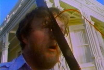 Una escena bastante truculenta de BAD TASTE (1986) de Peter Jackson