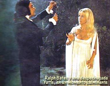 Ralph Bates y una despechugada Yutte, en un momento culminante